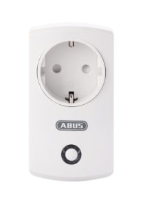 Die ABUS Smartvest Funksteckdose hilft ein Haus bewohnt aussehen zu lassen